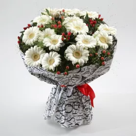 Сборный букет с мини герберами &laquo;Ромашка&raquo; от интернет-магазина «Донна Роза» в Кемерово